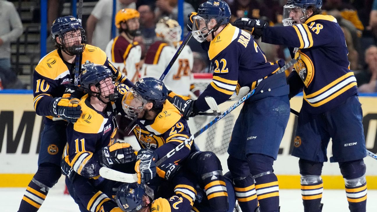 Luke Mittlestadt's two goals propel Gophers into NCAA hockey