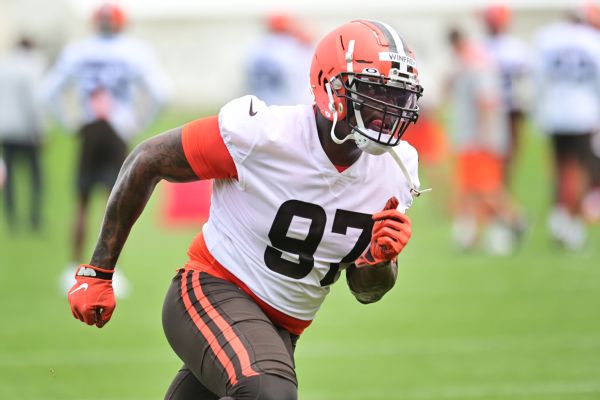 Browns release DT Winfrey after robbery incident