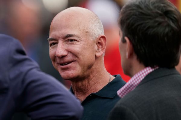 Jeff Bezos won’t bid on Commanders, source says