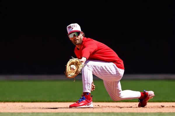 Phillies' Harper unlikely to return to OF this year