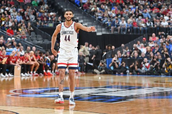 Sources: UConn's Jackson to test draft waters