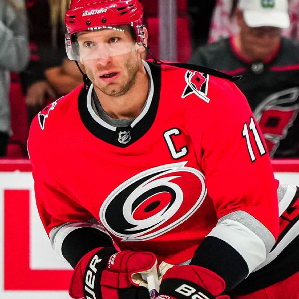 Captain Cane: 4-year deal keeps Staal in Carolina