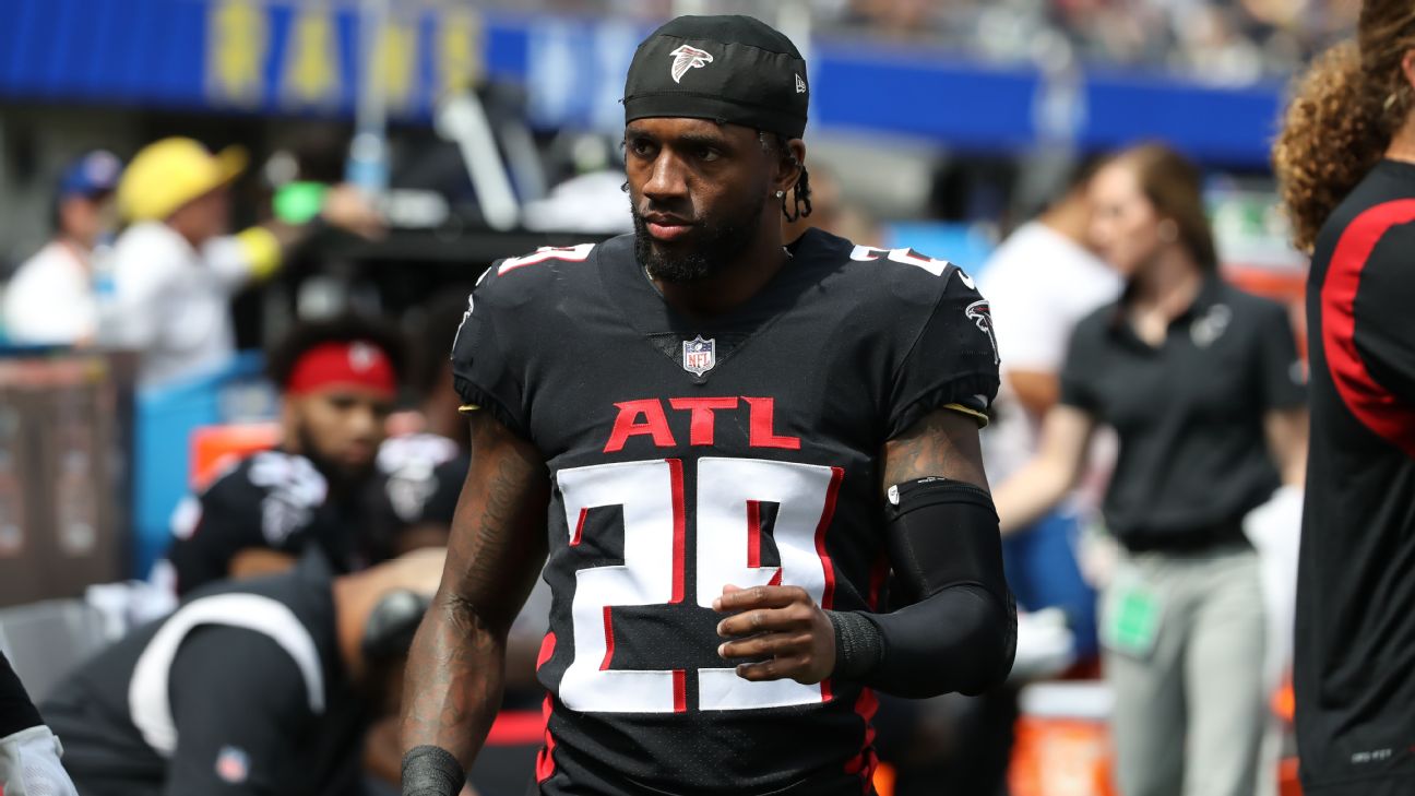 Atlanta Falcons cornerback Casey Hayward (29) looks on against the