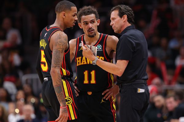 Young, Murray catch fire at 'right time' for Hawks