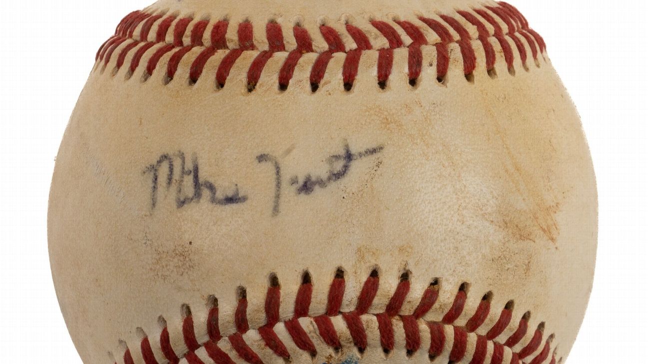 Mike Trout Autograph - Baseball