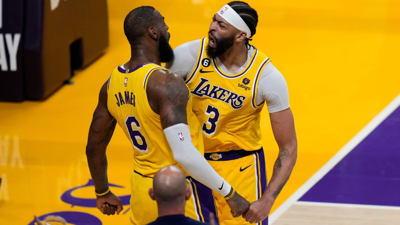 Anthony Davis' huge night helps Lakers win playoff series opener