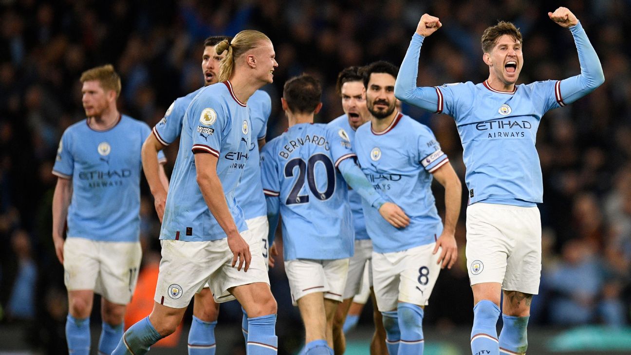 Manchester City goleia Arsenal e se aproxima da liderança da