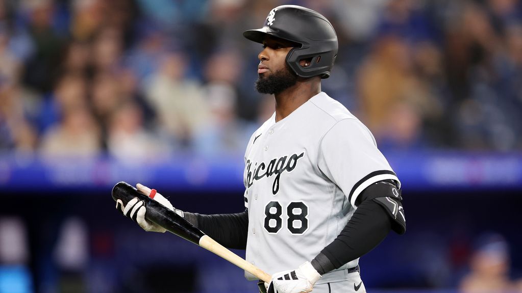 Luis Robert Jr. homers in return as Chicago White Sox top Chicago