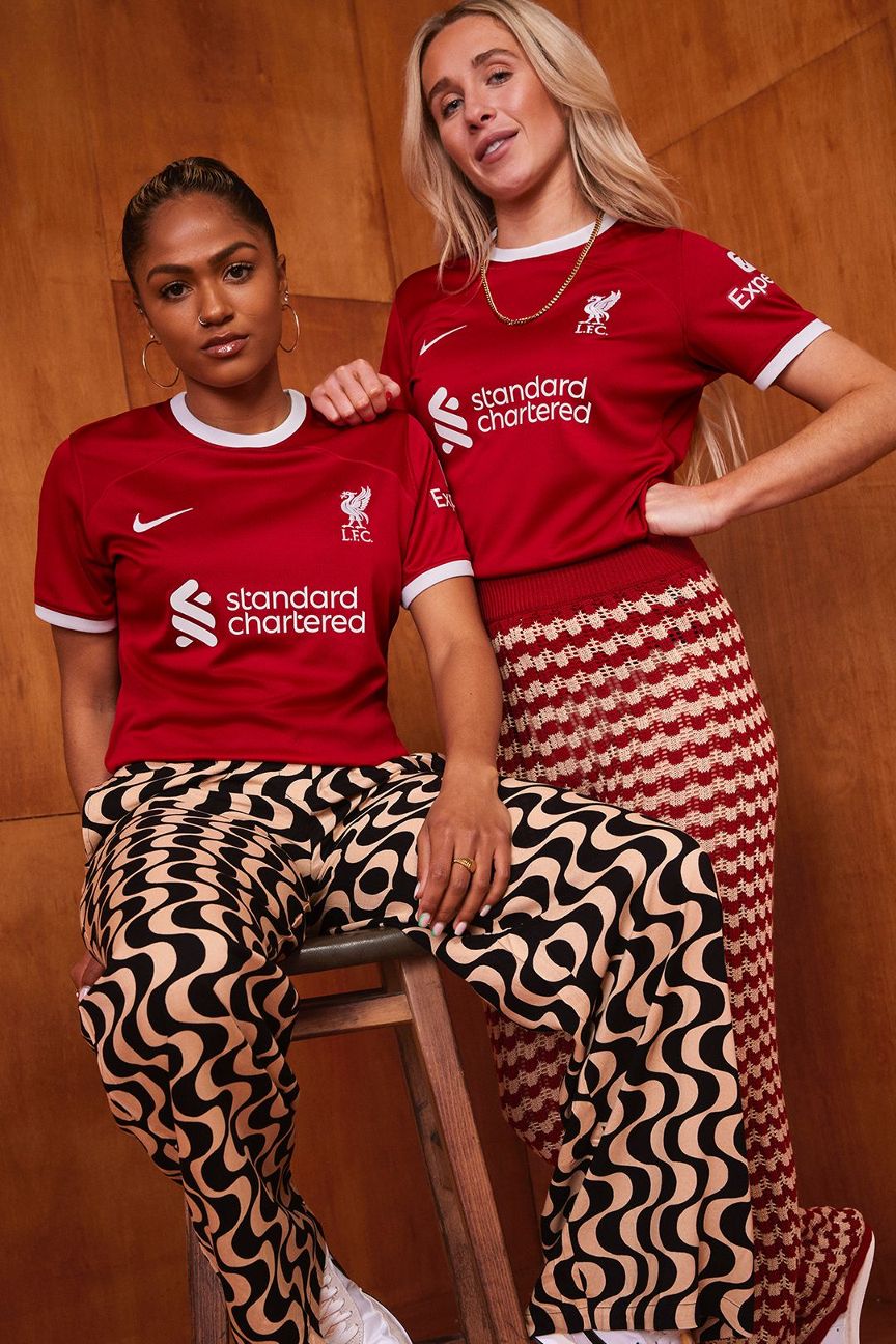 Liverpool stars don 70s flares to unveil 2023 24 home kit ESPN