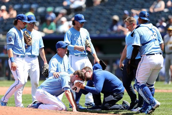 Royals put P Yarbrough on IL with head fractures