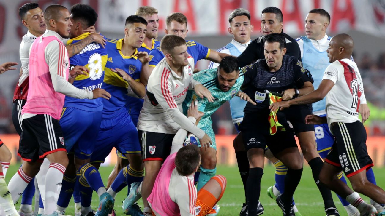 River-Boca marred by 7 stoppage-time red cards