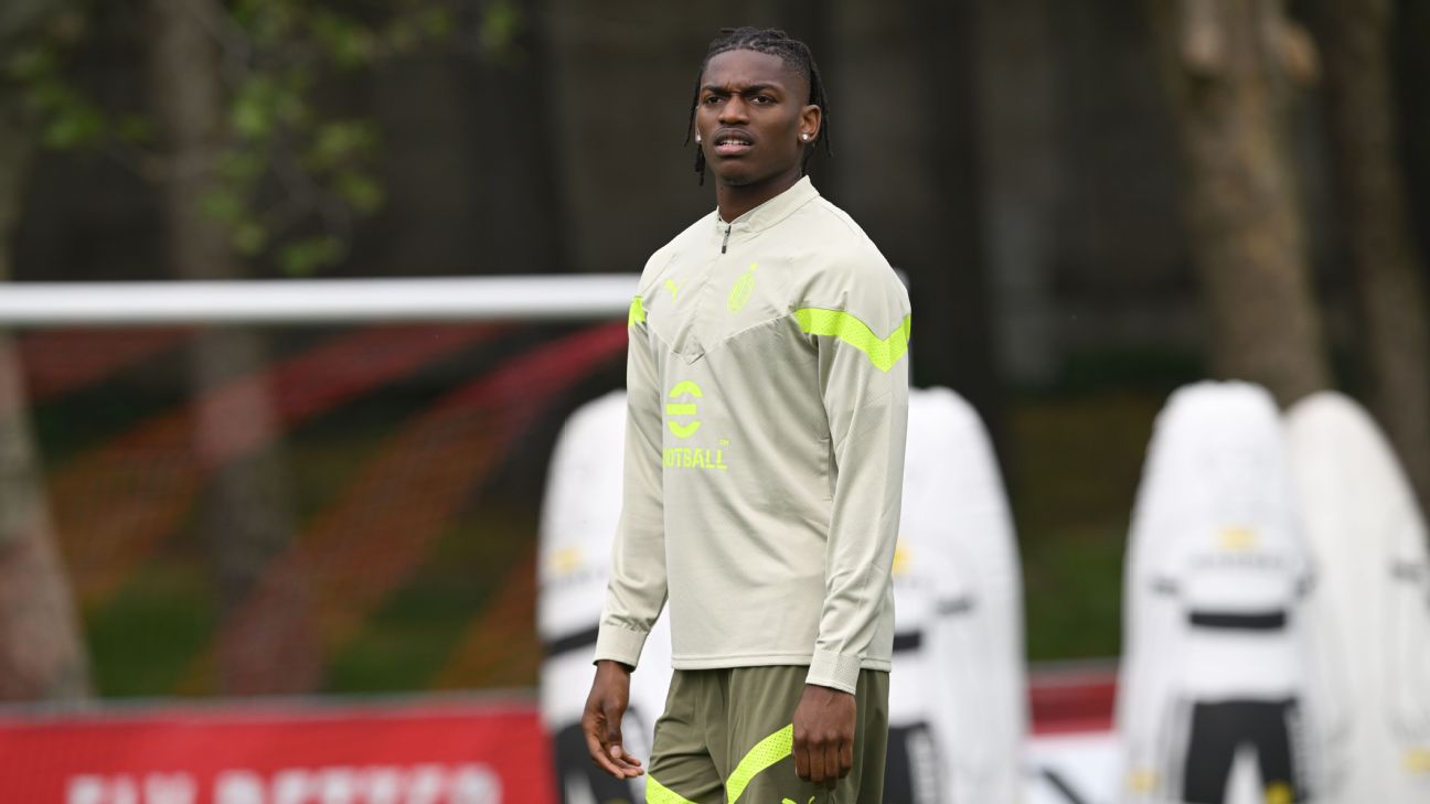 Milan sweat on Leao fitness for UCL derby semi