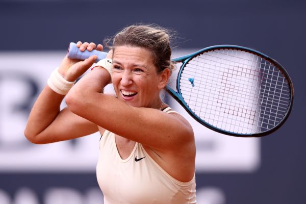 Azarenka rolls at rain-delayed Charleston Open