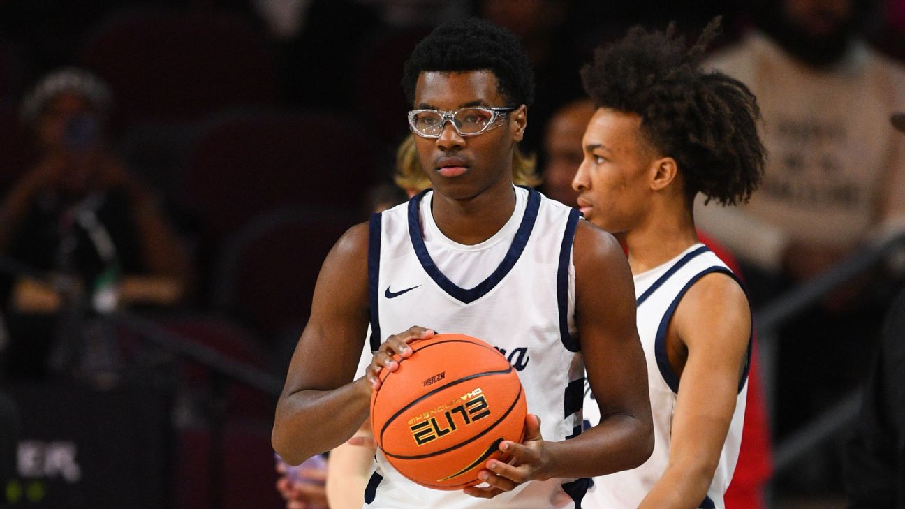 LeBron James reunites with high school teammates to try out new