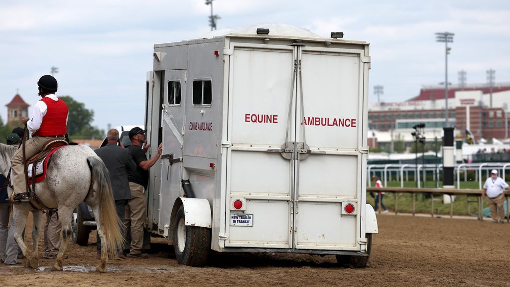 Horse dies at Churchill Downs, 9th fatality since April 27 - ESPN