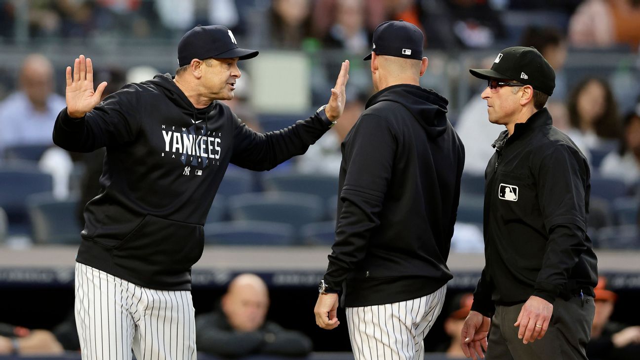 Yankees' Aaron Boone ejected for arguing balls and strikes