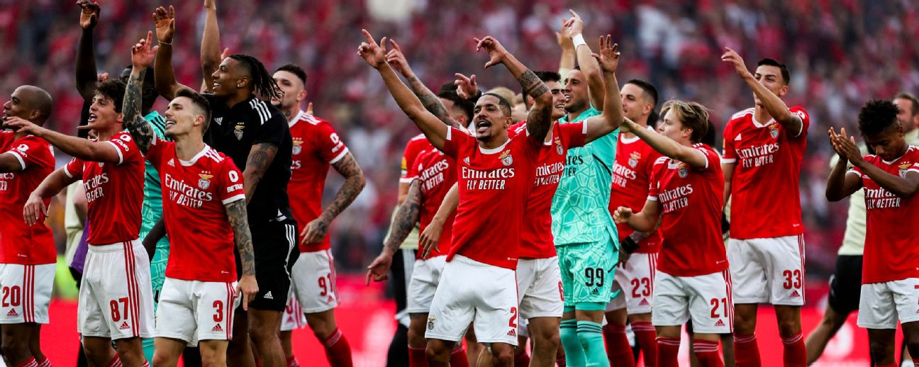 Lisboa, Portugal. 27th May, 2023. SL Benfica players poses with