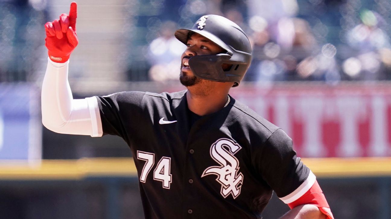 White Sox's Eloy Jimenez hospitalized, undergoes appendectomy - ESPN