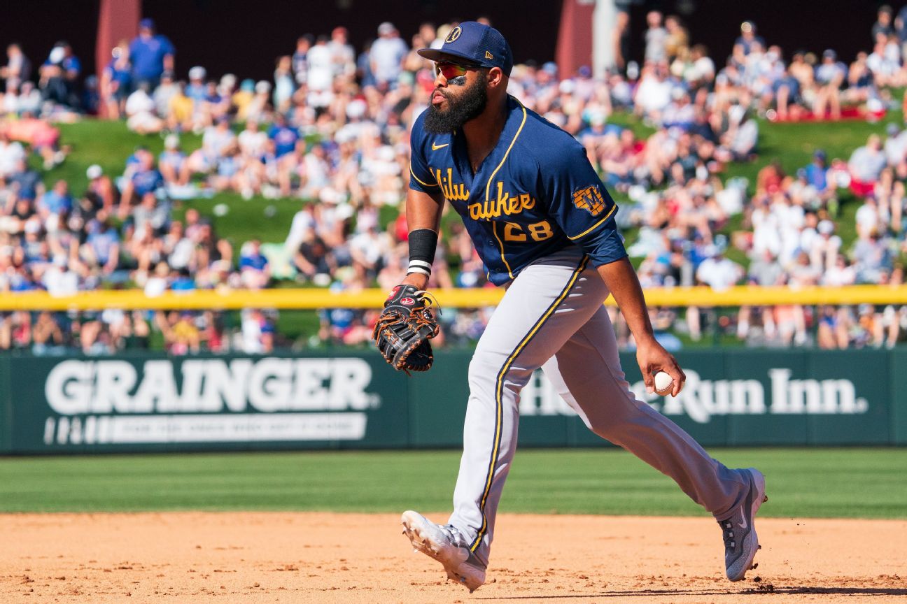 Brewers' Singleton gets first MLB shot since '15