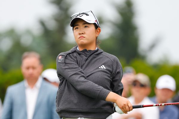 NCAA champ Zhang 2 shots clear on LPGA debut