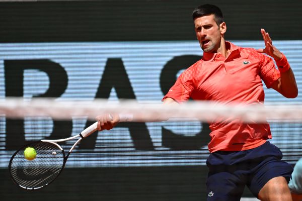 Djokovic routs Varillas, in French quarters again