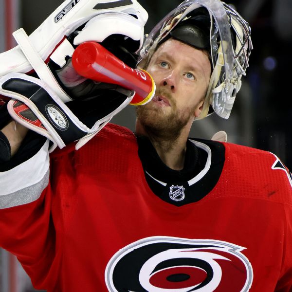 Canes re-sign goaltender Raanta to 1-year deal