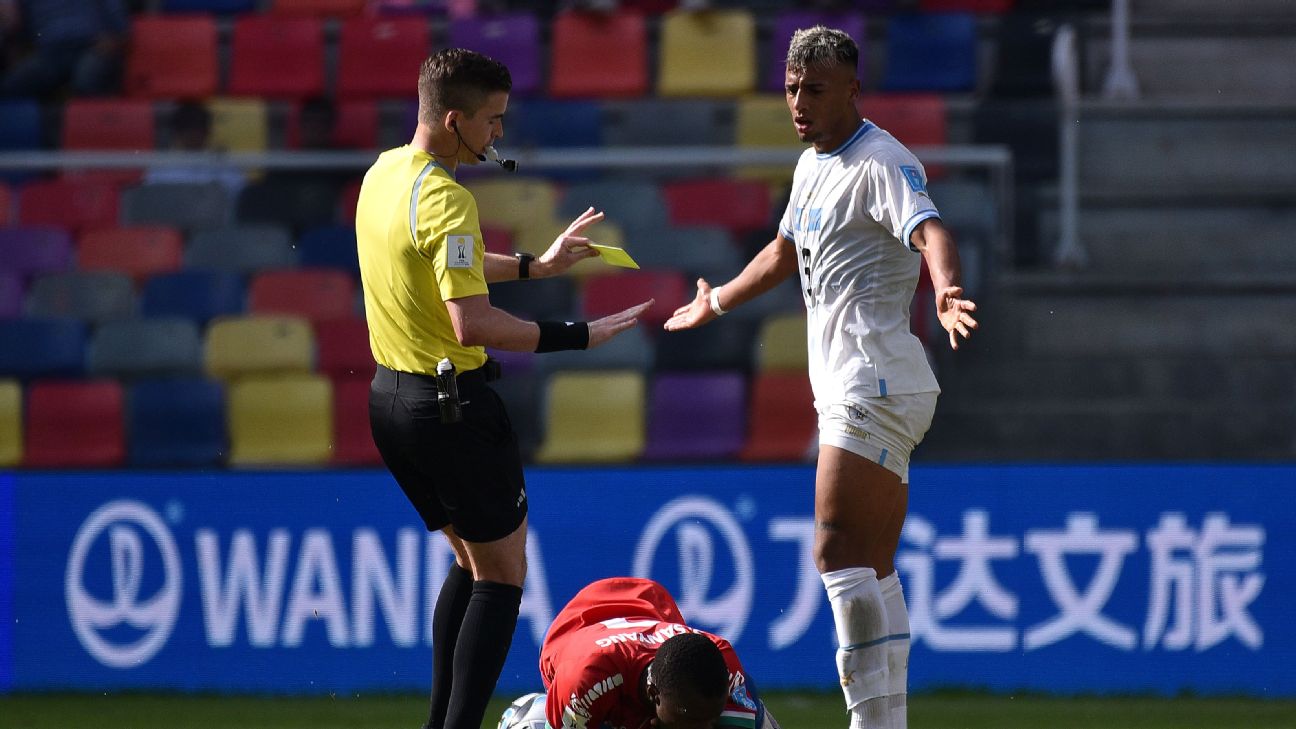 Suspenden fecha en el fútbol de Uruguay por amenazas a árbitros