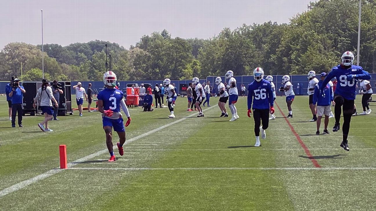 Hamlin dons helmet, practices in Bills' team drills