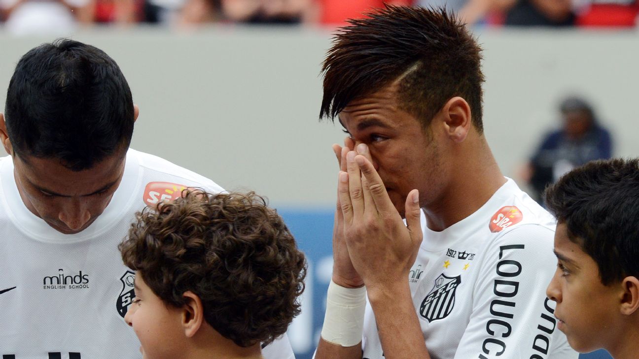 De golaço a choro em adeus: as vezes que Neymar chegou para jogo do Santos de jatinho, assim como agora contra o Remo