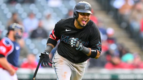 ‘He’s hitting it everywhere’: Luis Arraez chasing .400 … all over the ballpark