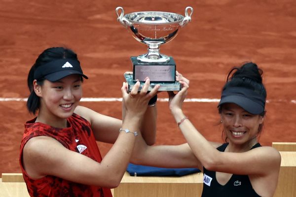 Hsieh, Wang beat 5 seeded pairs for doubles title