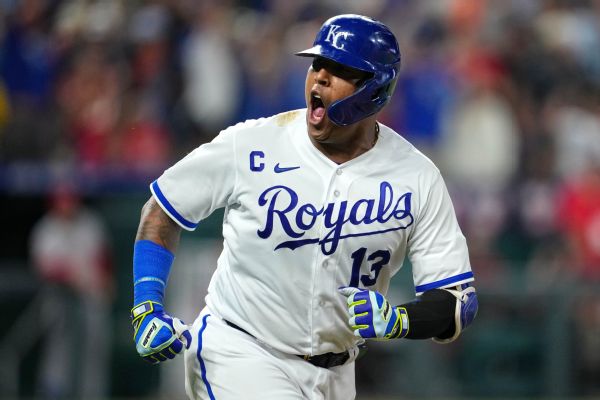 Salvador Perez scratched from Royals lineup with back tightness