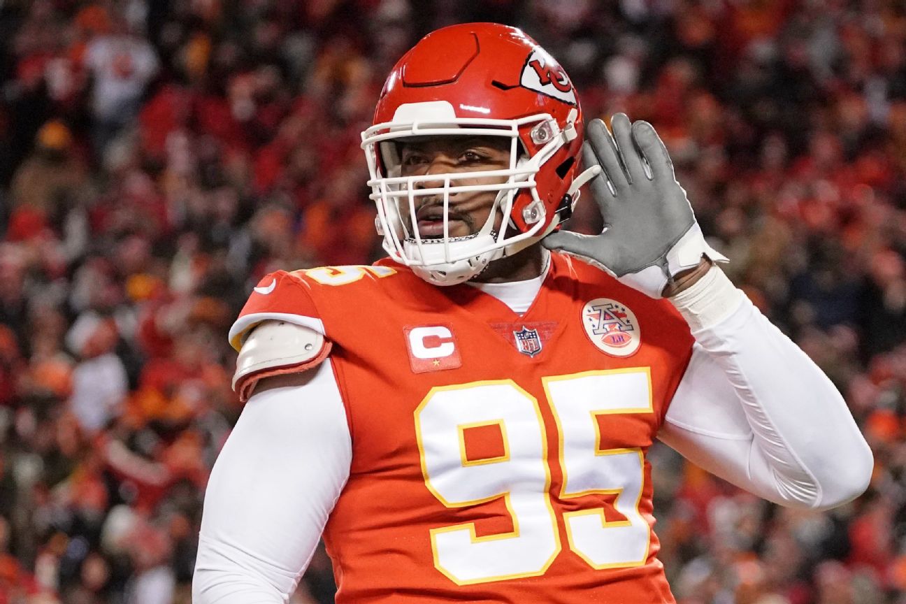 Source: Jones not in camp, ‘far apart’ with Chiefs