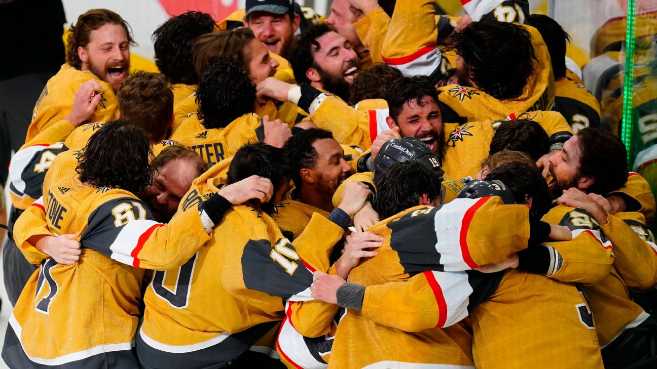 Amazing Photo Shows A Bruins Fan Celebrating With Children Of The Stanley  Cup-Winning Blackhawks