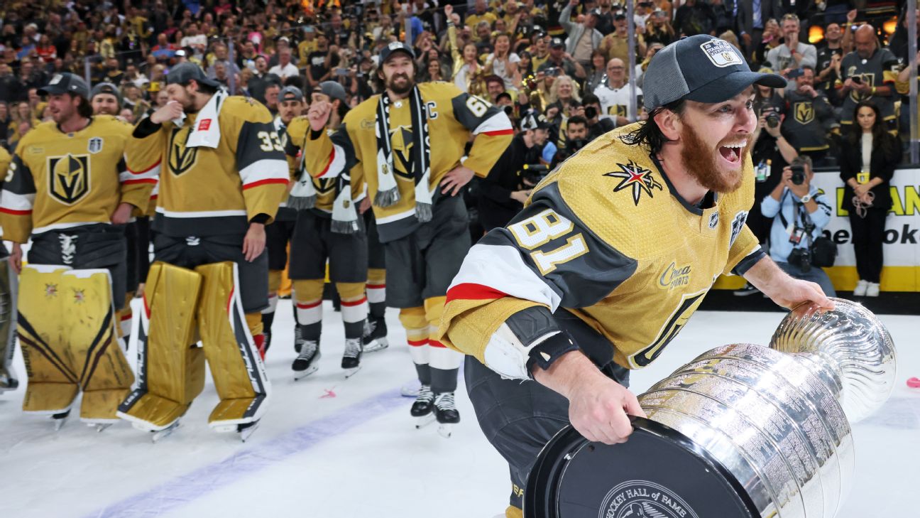 Alex Ovechkin takes Stanley Cup to childhood rink, celebrates with father