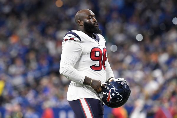Source: Texans trade DT Collins to 49ers for pick