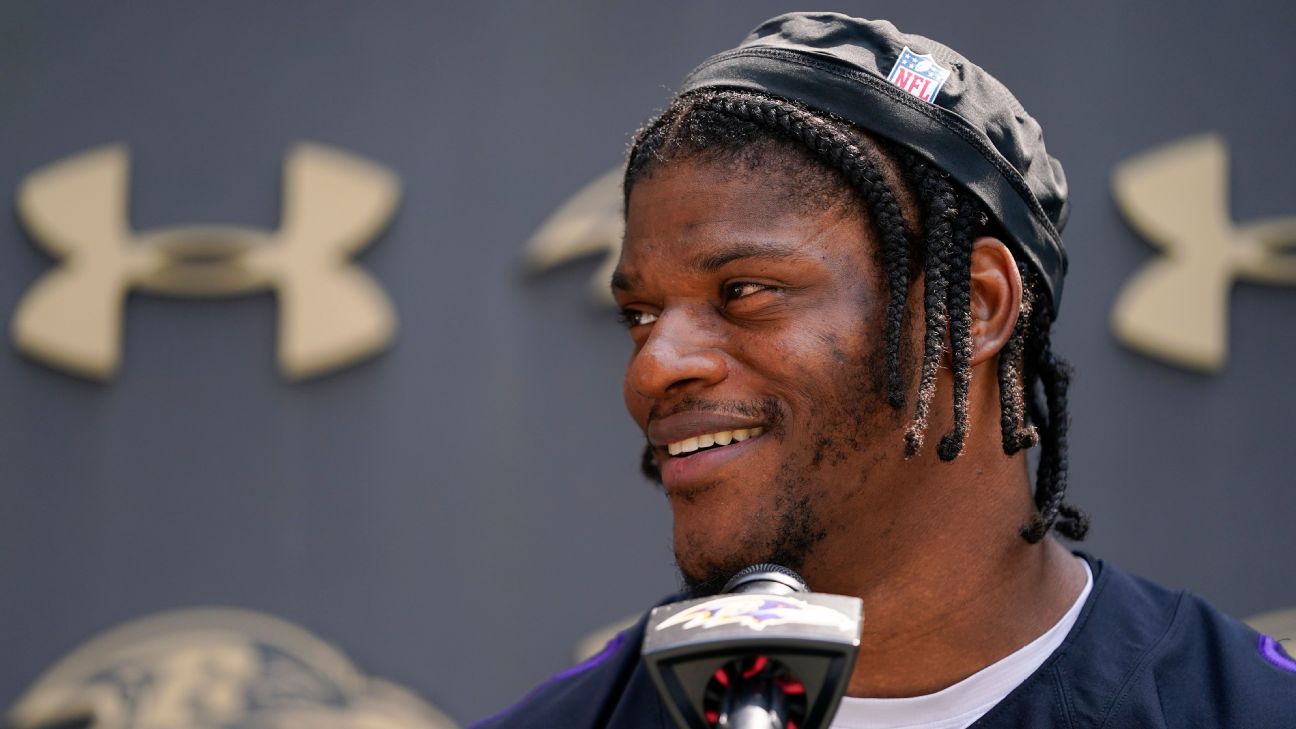 Chicago Bears cornerback Lamar Jackson (23) walks off the field after an NFL  football game against the Houston Texans, Sunday, Sept. 25, 2022, in  Chicago. (AP Photo/Kamil Krzaczynski Stock Photo - Alamy