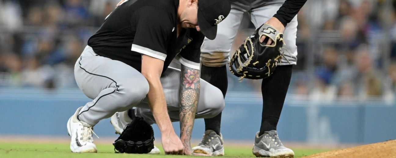 SP Mike Clevinger, White Sox agree to terms