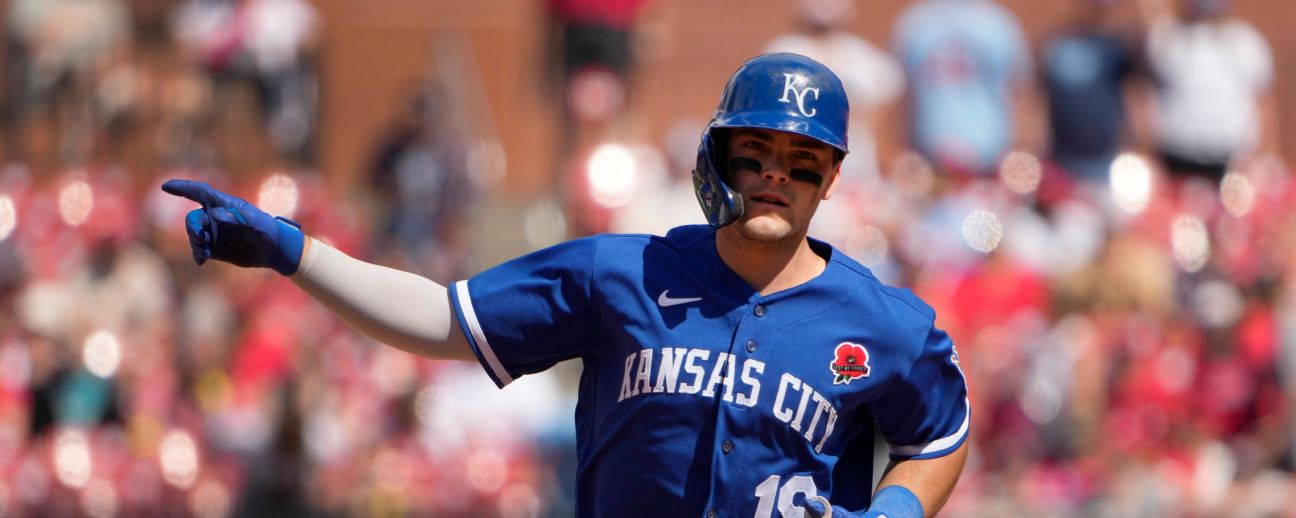 Kansas City Royals second baseman Michael Massey throws a baseball to  News Photo - Getty Images