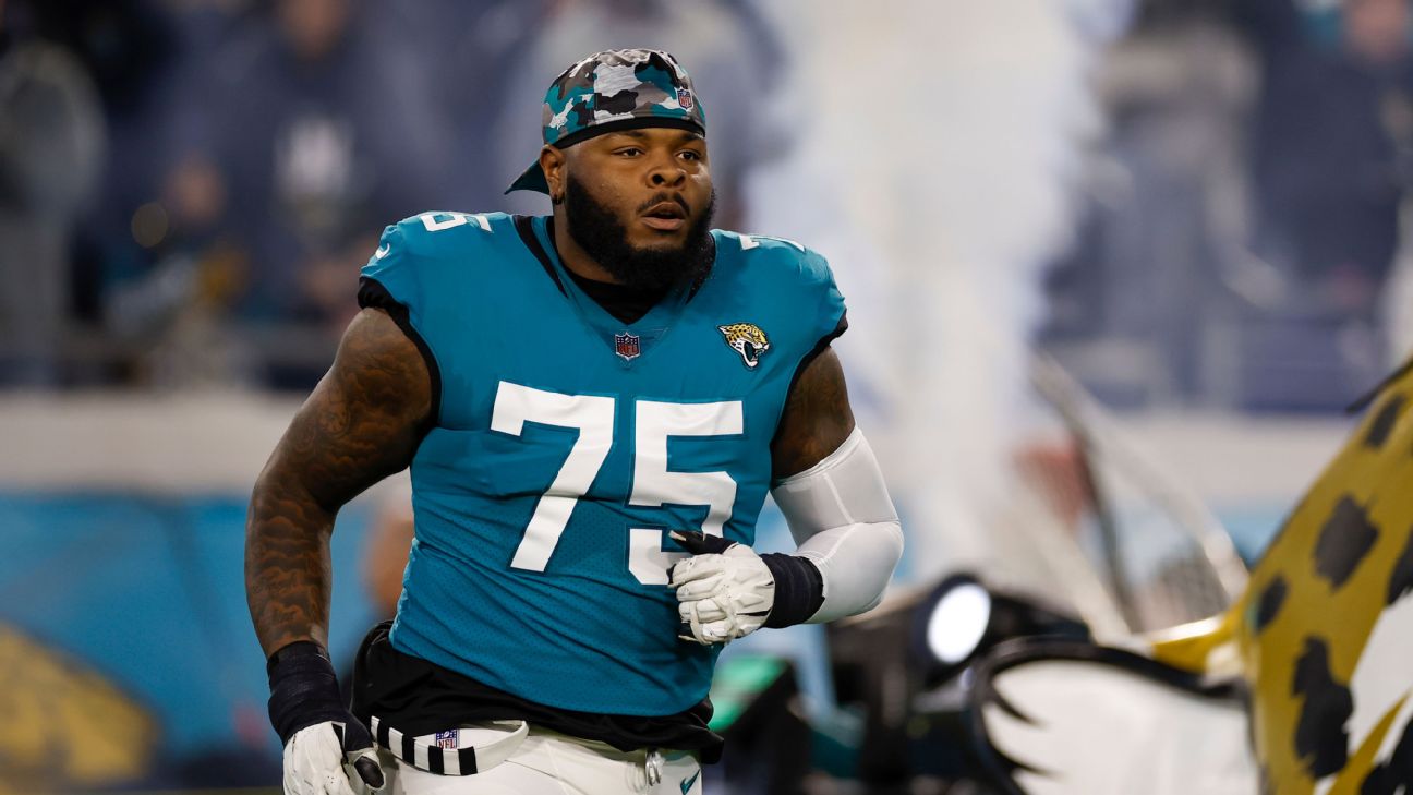 Chiefs sign offensive tackle Smith to one-year deal