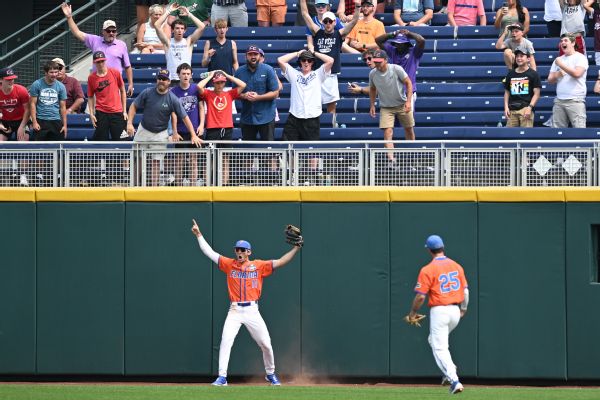 Robertson’s clutch grab sends UF to MCWS finals