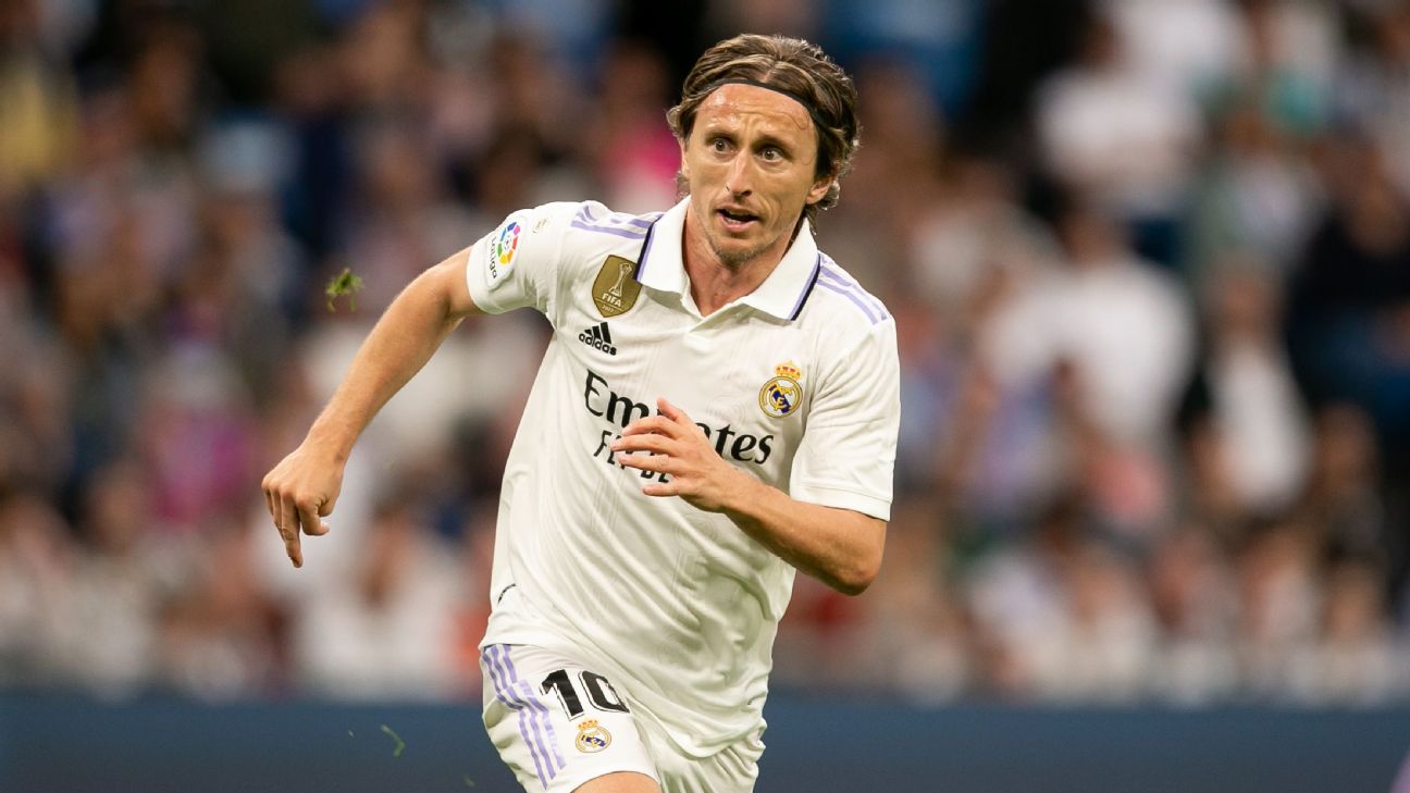 Modric extends Madrid stay with new 1-year deal