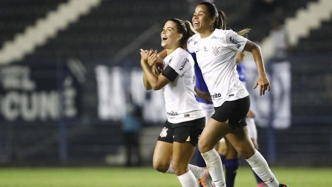 Cortinthians bate Santos e cola na ponta do Brasileiro feminino de