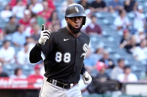 Injured White Sox CF Robert could return in May