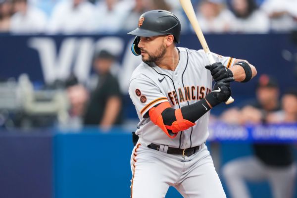 Giants' Conforto exits early with hamstring injury