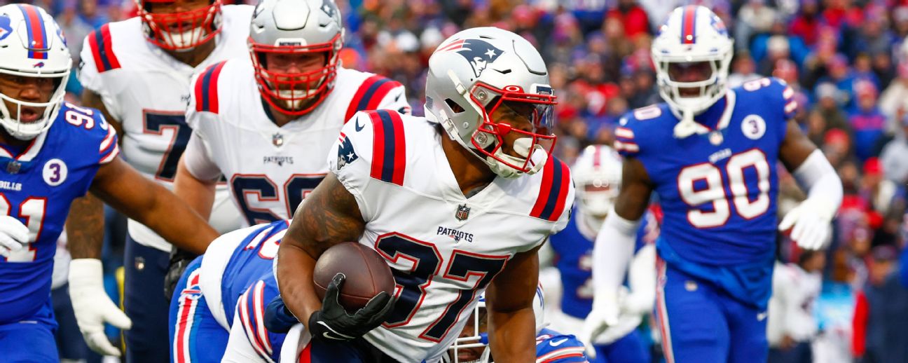 Buffalo Bills tight end Dawson Knox (88) scores a touchdown against New  England Patriots safety …