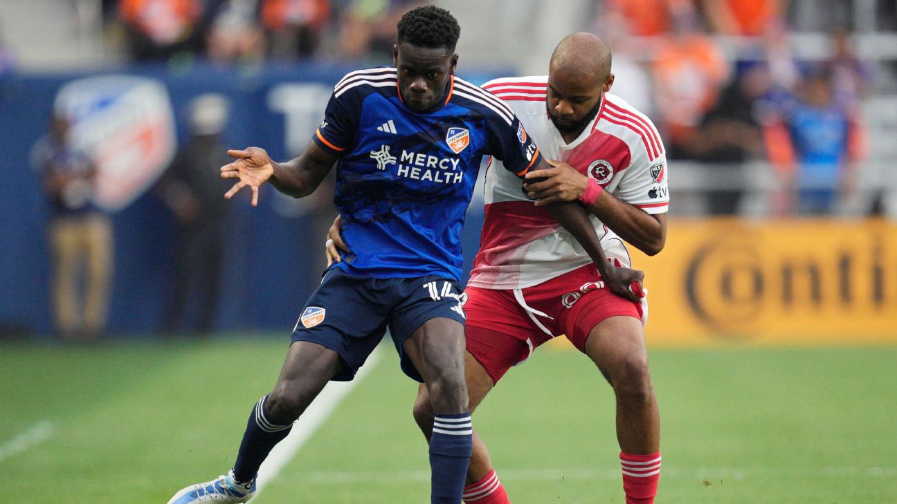 Cincy's perfect home mark ended in Revs tie