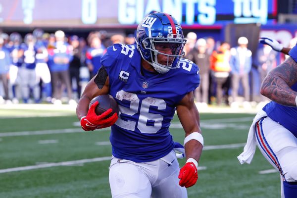 Sources: Barkley at Giants camp with new deal