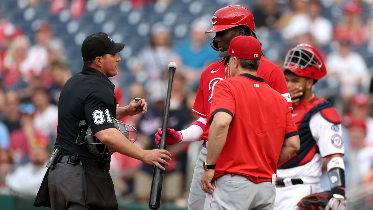 Cincinnati Reds rookie Elly De La Cruz homers after umpires had