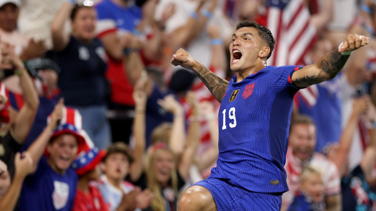 Double shocker: USMNT beats Mexico, USWNT loses to Canada